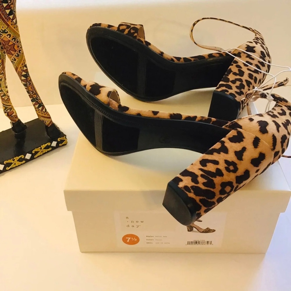 🐆LEOPARD SANDAL HEELS - Picture 8 of 12